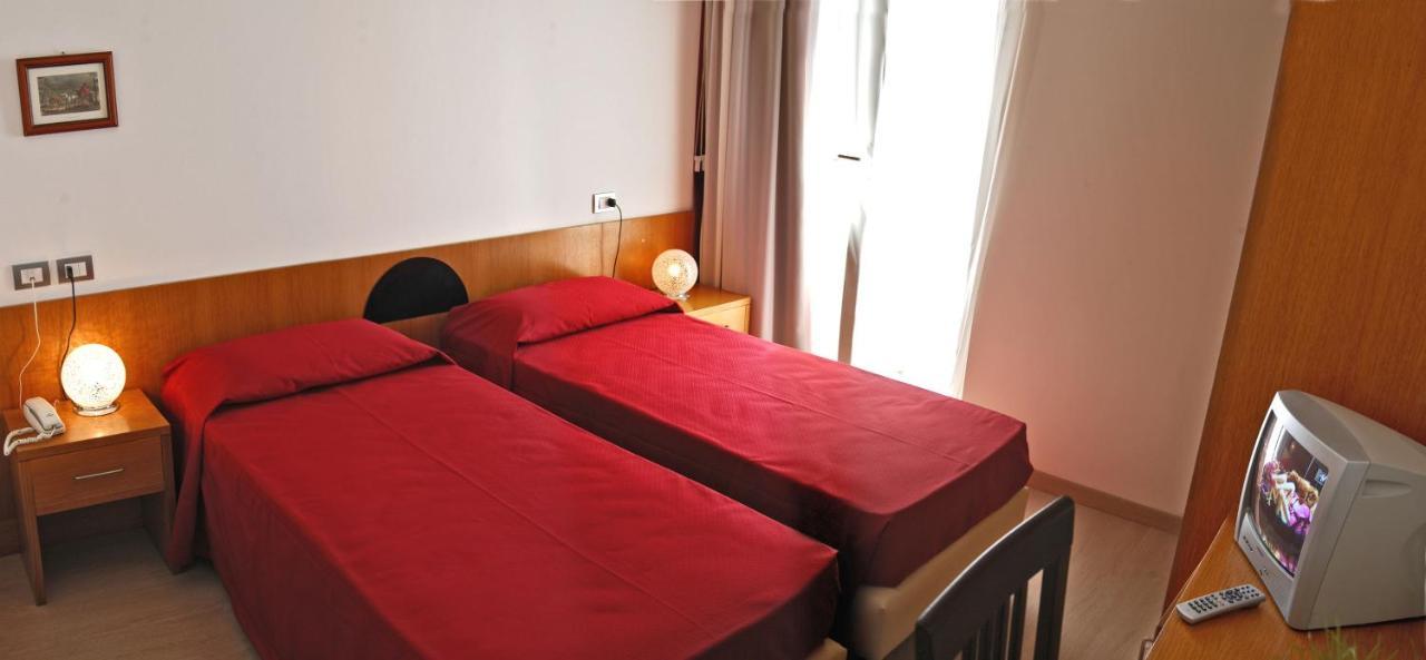 Hotel Morolli ريميني المظهر الخارجي الصورة