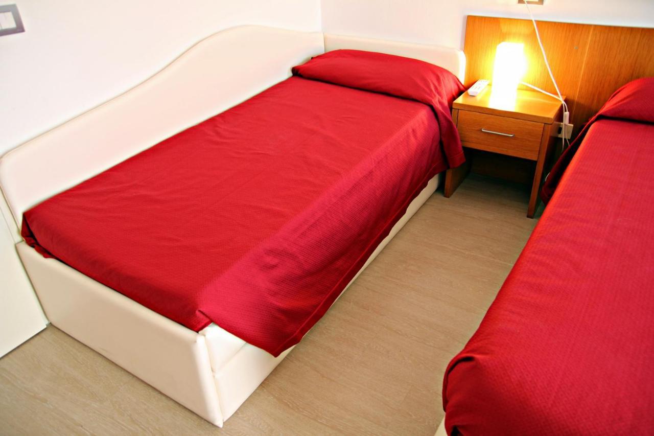 Hotel Morolli ريميني المظهر الخارجي الصورة