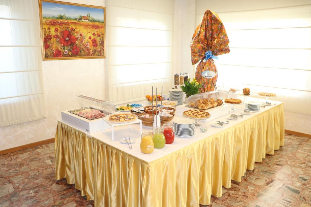 Hotel Morolli ريميني المظهر الخارجي الصورة