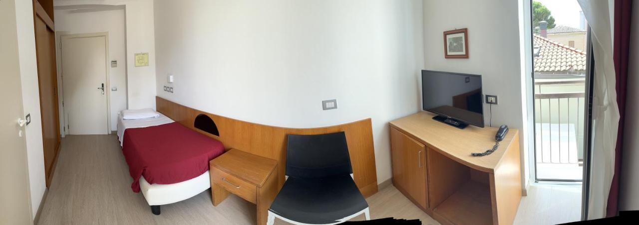 Hotel Morolli ريميني المظهر الخارجي الصورة