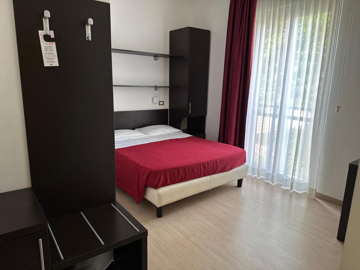 Hotel Morolli ريميني المظهر الخارجي الصورة