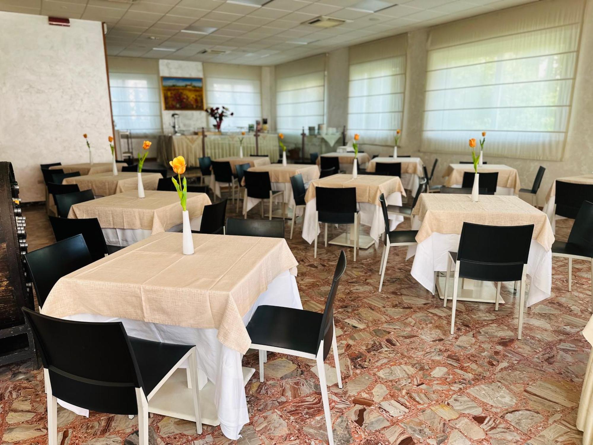 Hotel Morolli ريميني المظهر الخارجي الصورة