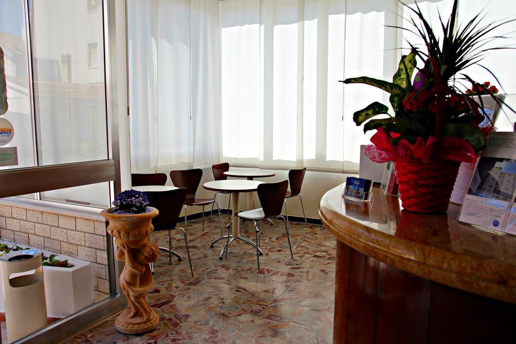 Hotel Morolli ريميني المظهر الخارجي الصورة